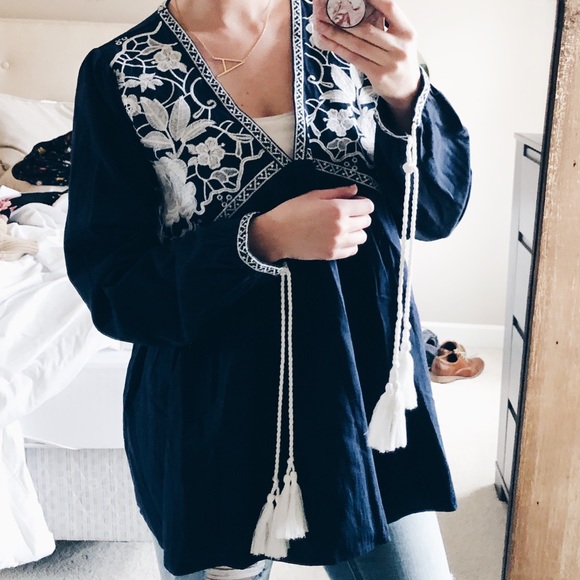 Andre by Unit Embroidered Tassel Sleeves Top - Picture 2 of 4